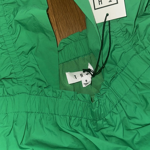 New with tags THML bubble top sleeveless ruffles size small green - Picture 3 of 5
